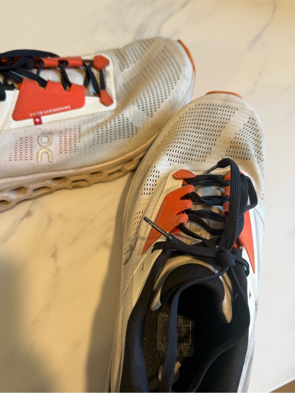 On cloud orange and white running shoes - Picture 5 of 10